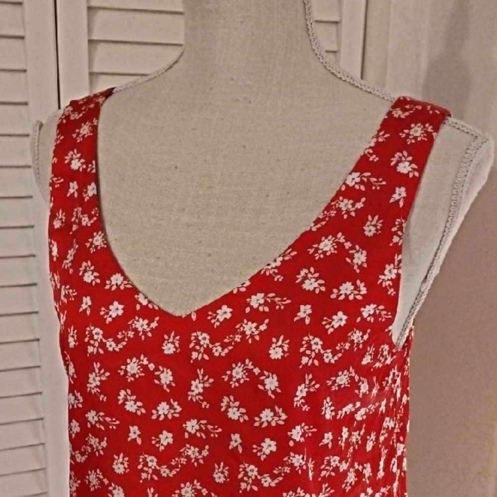 Elegant Red Floral Tank Top - Picture 2 of 6